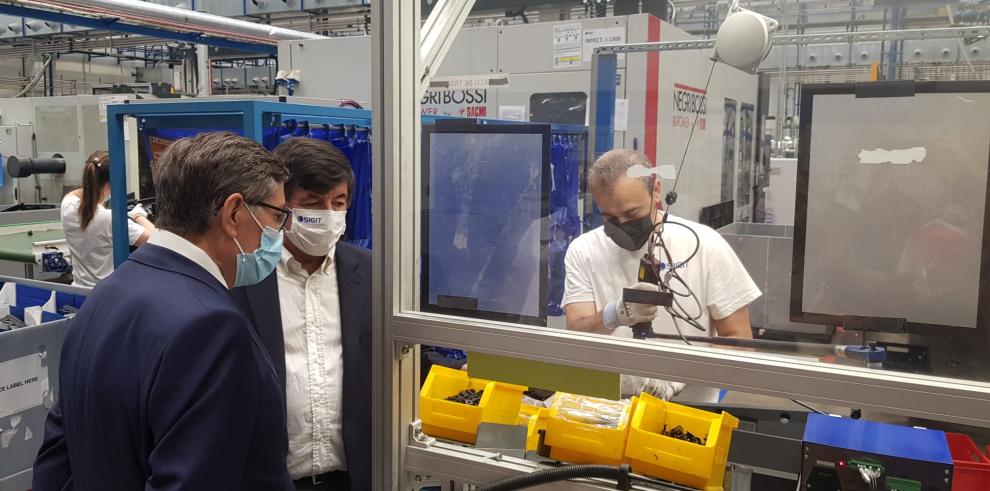 Aliaga visita la factoría Sigit en Calatayud dedicada a la fabricación de piezas de automóvil