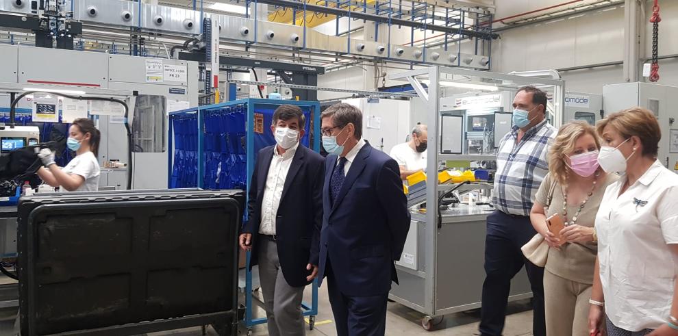 Aliaga visita la factoría Sigit en Calatayud dedicada a la fabricación de piezas de automóvil