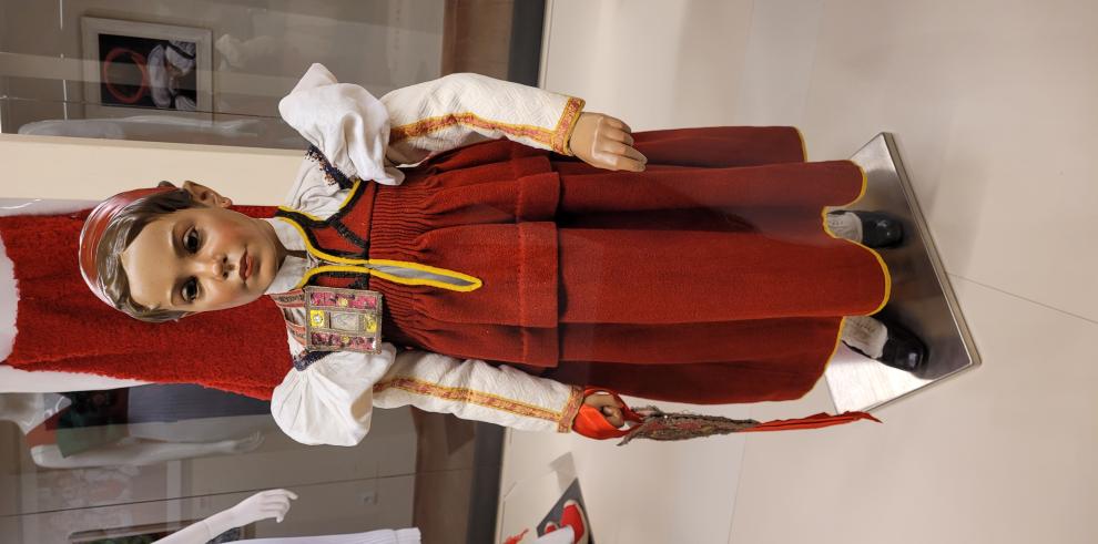 El Museo de Zaragoza alberga en la Casa Pirenaica la exposición "Ansó y sus trajes: tradición e inspiración"