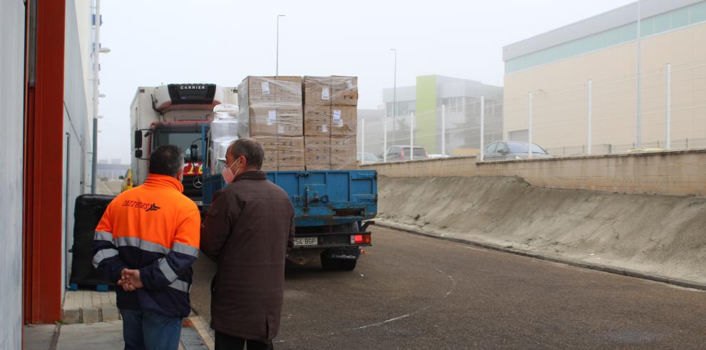 Protección Civil entrega a las comarcas casi un millón de guantes y dos millones de mascarillas en el último reparto que realiza desde Plaza