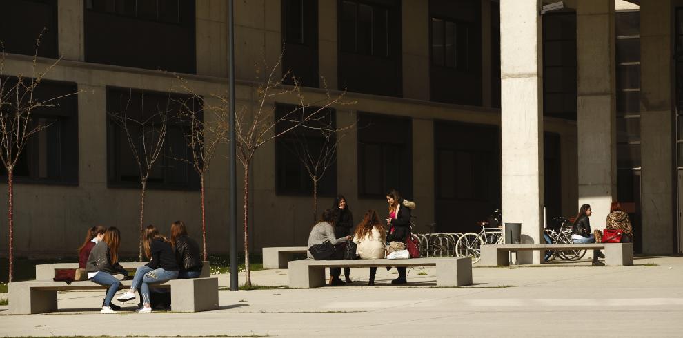 Aumenta el número de universitarios becados para cursar un máster estratégico en Aragón