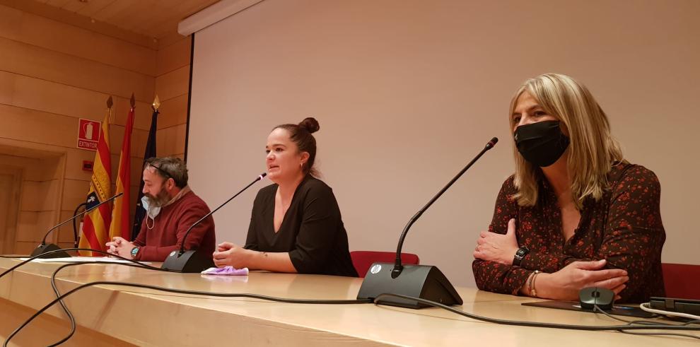 La directora del IAM entrega a Alicia Brox el quinto premio de Investigaciones Feministas en materia de Igualdad