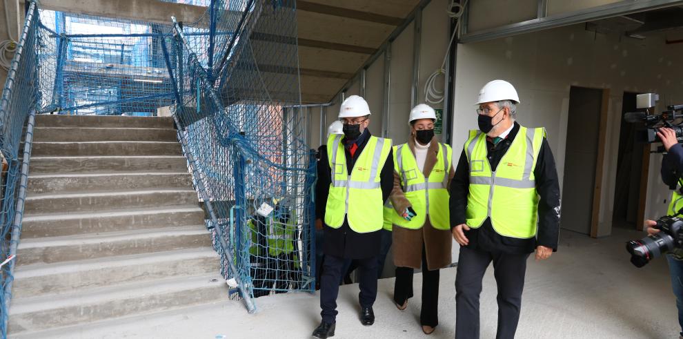 Lambán visita las obras de la nueva Facultad de Filosofía y Letras, icono del compromiso imparable del Gobierno con la Universidad 