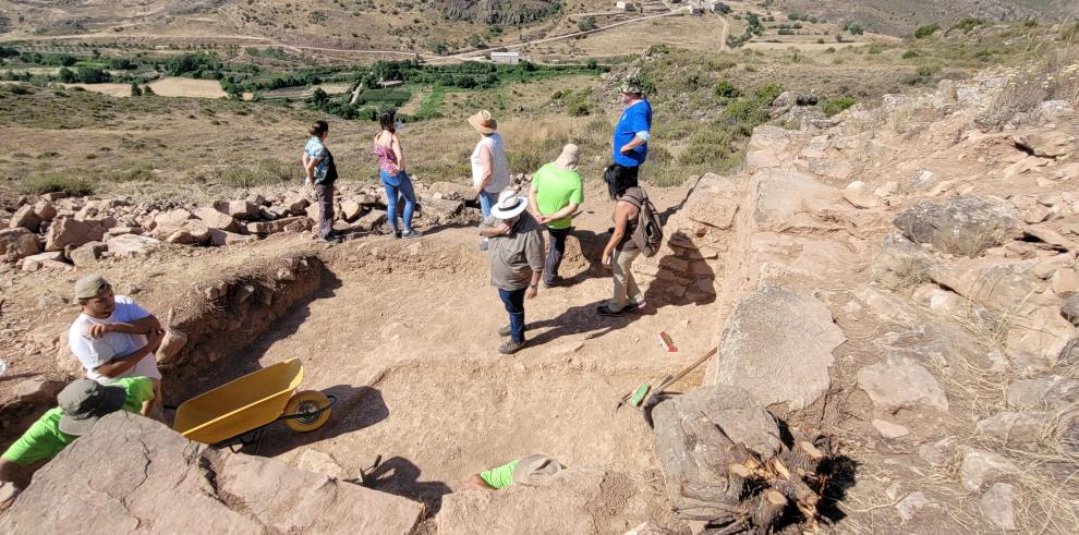 Los trabajos en el yacimiento de Aratis comienzan a descubrir la muralla de la ciudad celtíbera