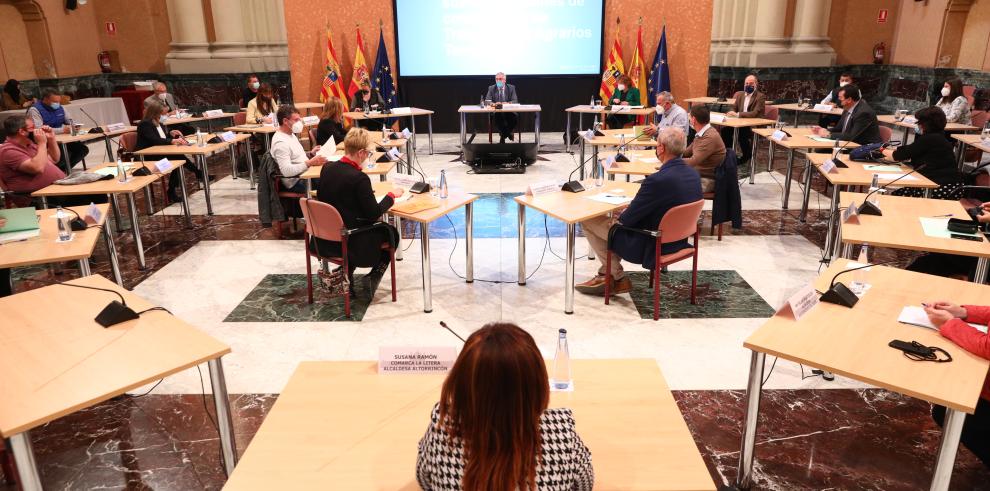 Gobierno de Aragón, municipios y comarcas vinculadas con la recogida de fruta se coordinan para velar por la seguridad y la salud durante la próxima campaña