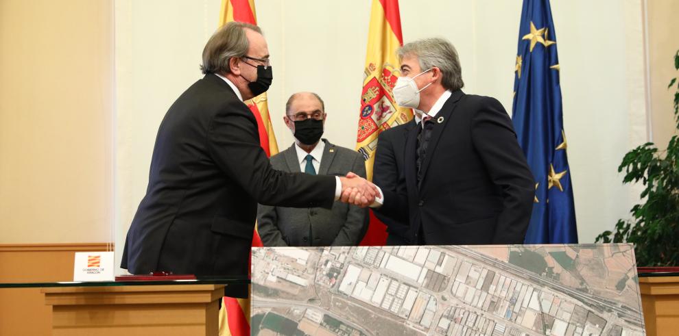 El Gobierno de Aragón y MITMA firman un acuerdo para poner a disposición de empresas 500.000 metros cuadrados en el Polígono Malpica de Zaragoza