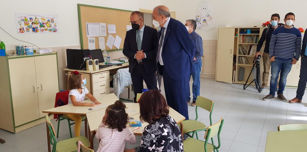 Felipe Faci destaca el empuje de la escuela rural en Argente, que duplica sus clases