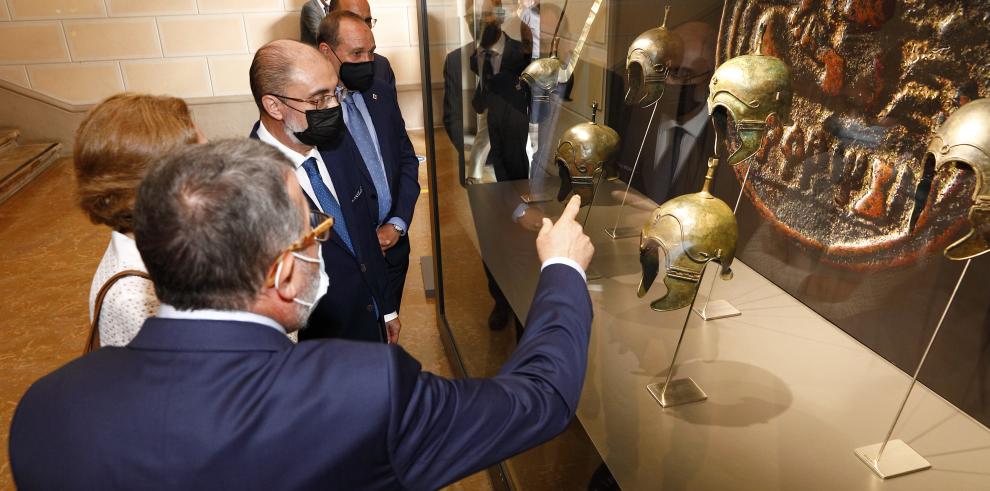 Una gran exposición, unas jornadas internacionales, una campaña de excavación y un libro acompañan el estreno de los cascos celtíberos en el Museo de Zaragoza