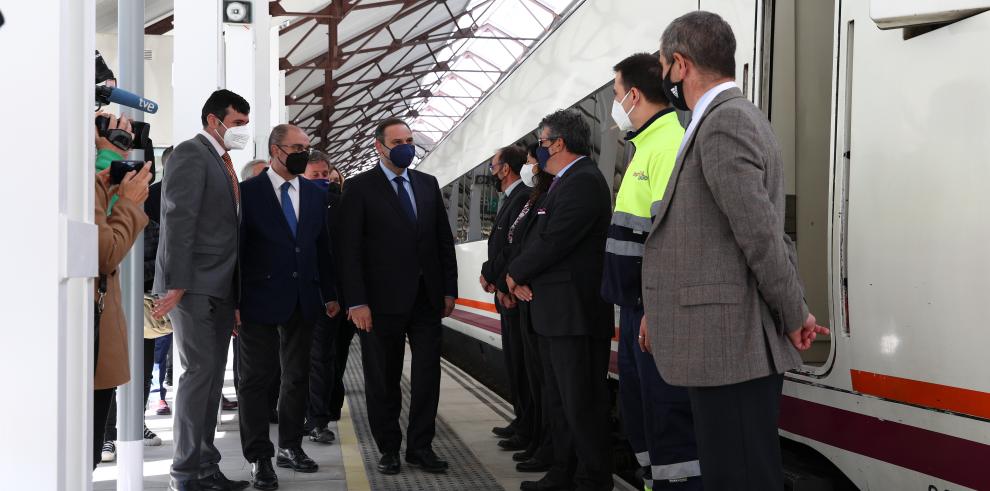 Los trenes ya circulan por la nueva estación de Canfranc