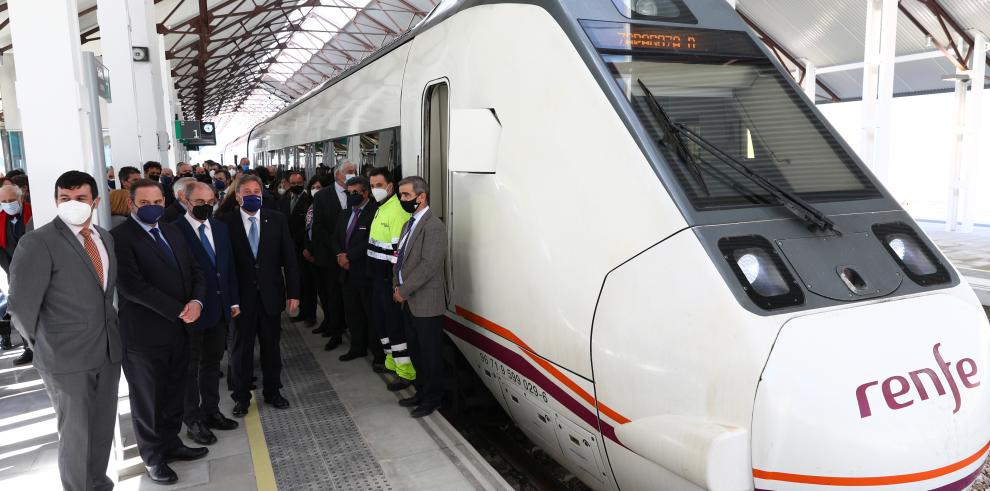 Los trenes ya circulan por la nueva estación de Canfranc