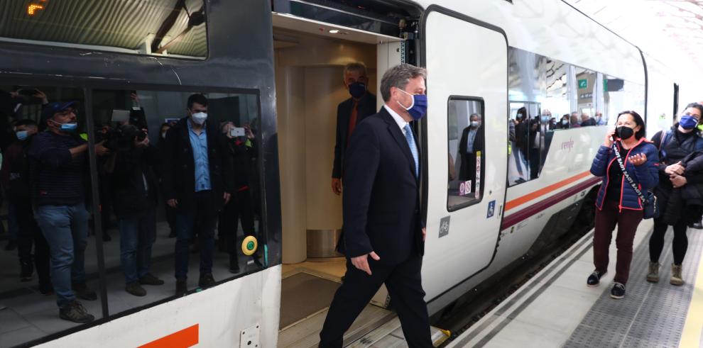 Los trenes ya circulan por la nueva estación de Canfranc