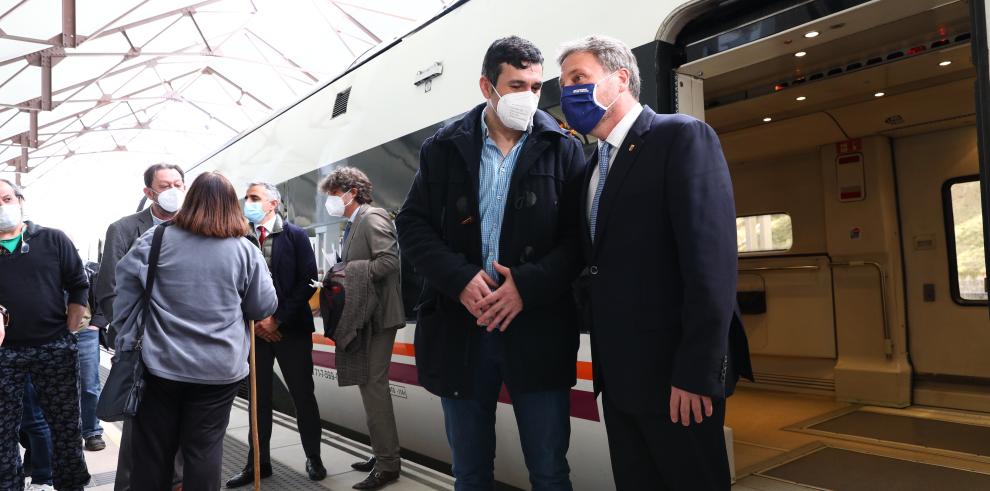 Los trenes ya circulan por la nueva estación de Canfranc