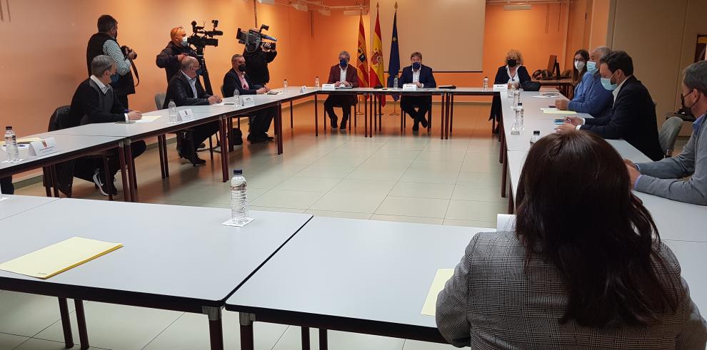 Soro se reúne con los representantes de municipios y comarcas de la línea Zaragoza – Monzón – Lleida