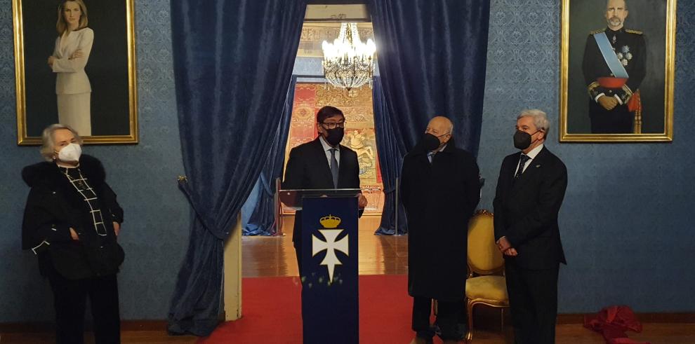 Aliaga inaugura el tímpano renacentista descubierto en el palacio de la Real Maestranza de Caballería