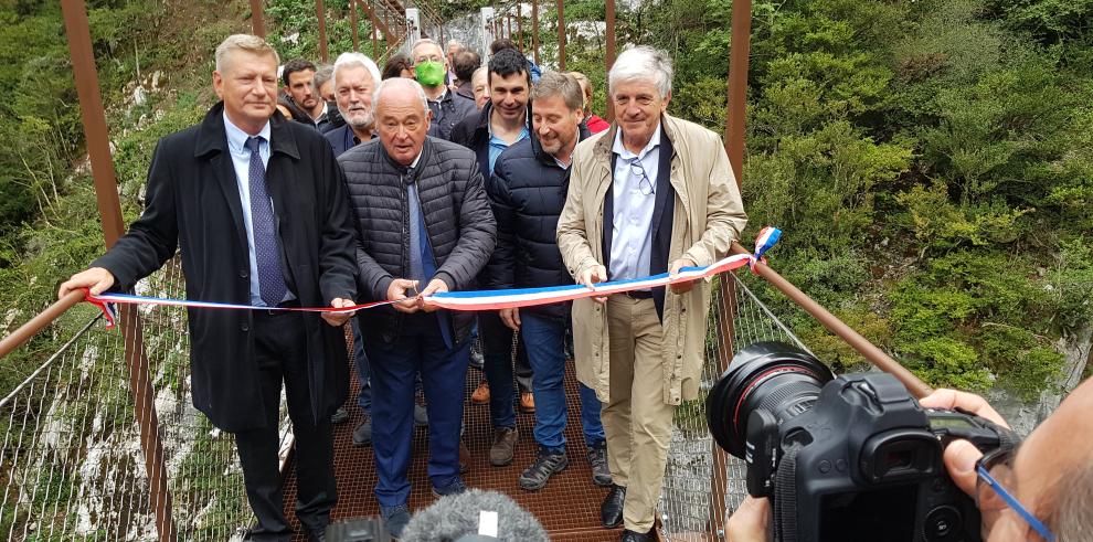 Soro destaca que la pasarela en el fuerte de Portalet servirá para fomentar el uso del Camino de Santiago por Aragón