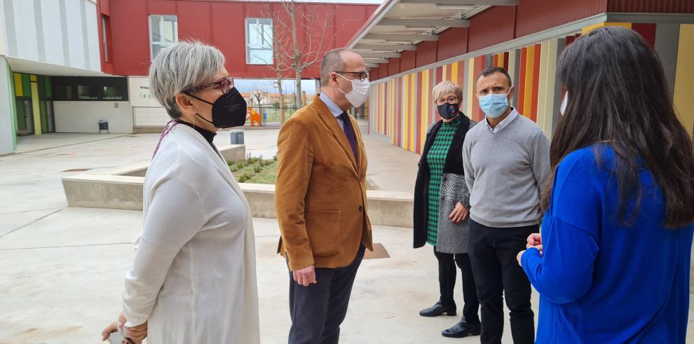 El consejero Felipe Faci visita el nuevo colegio de Alfajarín, que se ha estrenado el presente curso 