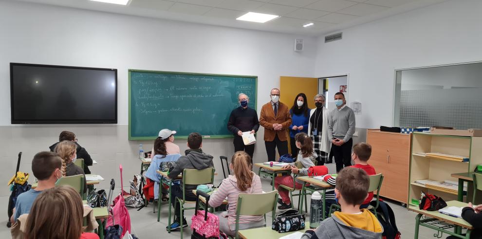 El consejero Felipe Faci visita el nuevo colegio de Alfajarín, que se ha estrenado el presente curso 