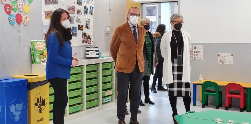 El consejero Felipe Faci visita el nuevo colegio de Alfajarín, que se ha estrenado el presente curso 