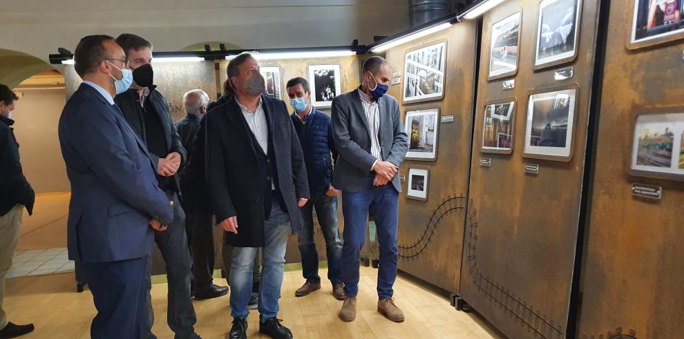 Soro visita la exposición "Caminos de Hierro" en Alcañiz