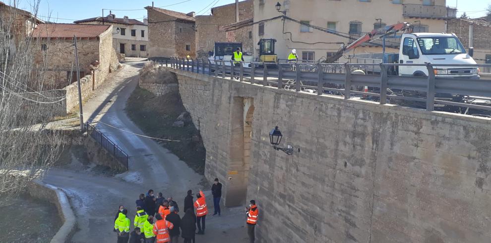 Soro visita las obras de refuerzo de emergencia en los pontones y muros para evitar el cierre de la A-1702