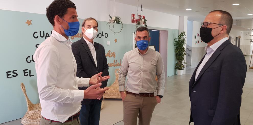 Felipe Faci destaca los avances en innovación educativa en Binéfar durante su visita al CEIP Katia Acín