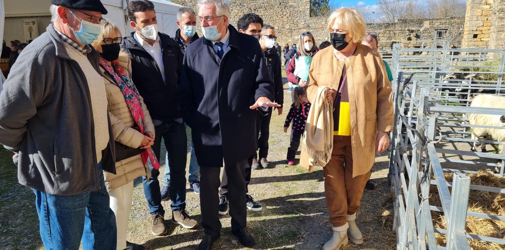 Olona pone en valor el modelo de agricultura familiar y el cooperativismo en Aínsa para mantener la población en el medio rural