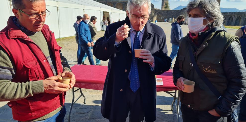 Olona pone en valor el modelo de agricultura familiar y el cooperativismo en Aínsa para mantener la población en el medio rural