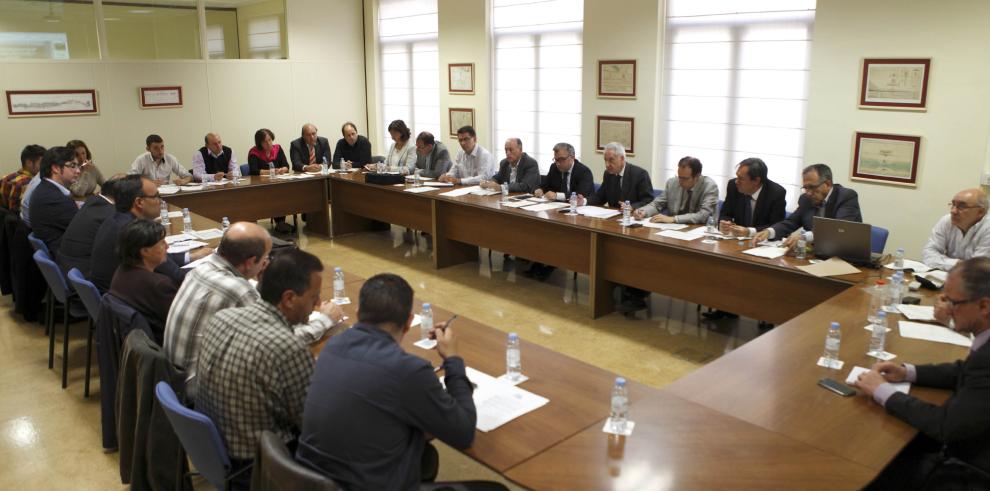 Modesto Lobón aborda junto al sector la situación de sequía actual y la puesta en marcha de medidas paliativas