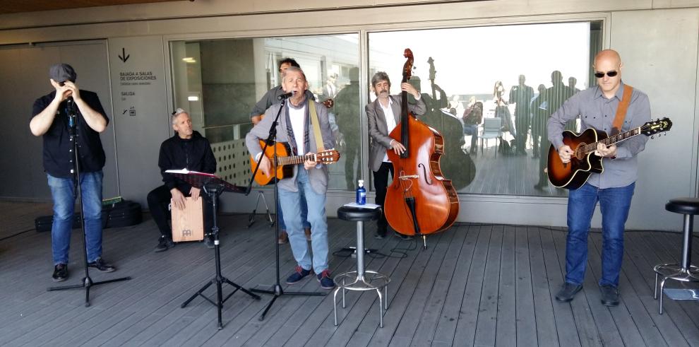 Joaquín Carbonell celebra sus 50 años en los escenarios con un concierto que quedará registrado en un disco-libro