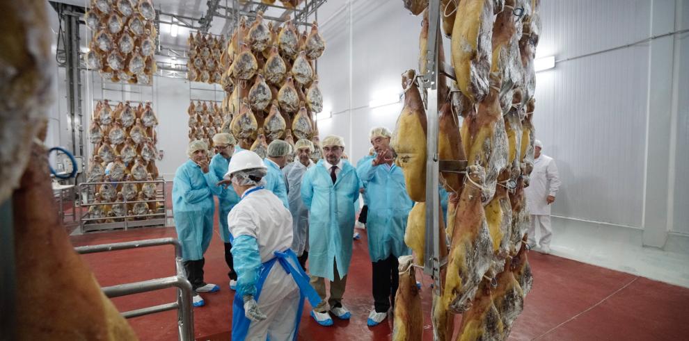 Lambán inaugura el  Museo del Jamón de Calamocha como exponente del nuevo Centro Logístico de la Industria Agroalimentaria en Teruel