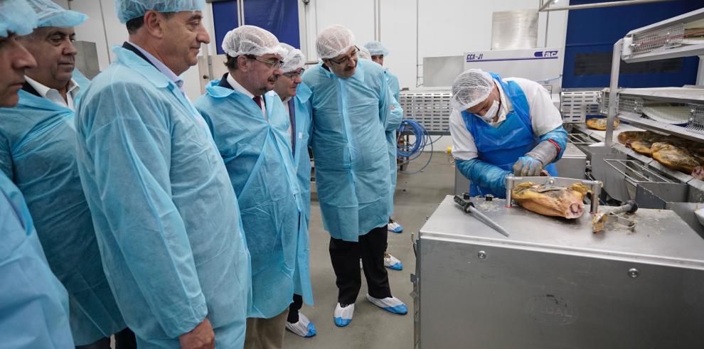 Lambán inaugura el  Museo del Jamón de Calamocha como exponente del nuevo Centro Logístico de la Industria Agroalimentaria en Teruel