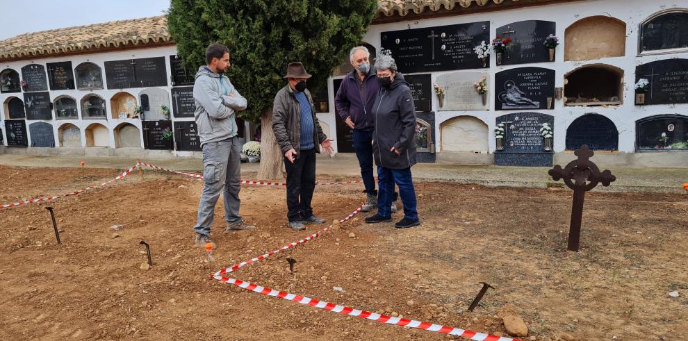 La directora de Patrimonio Cultural visita los trabajos de exhumación que se llevan a cabo en Belchite