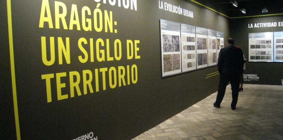 Más de 1.500 personas han visitado ya la exposición de fotografías aéreas y mapas que indaga en la evolución territorial de Aragón de los últimos cien años