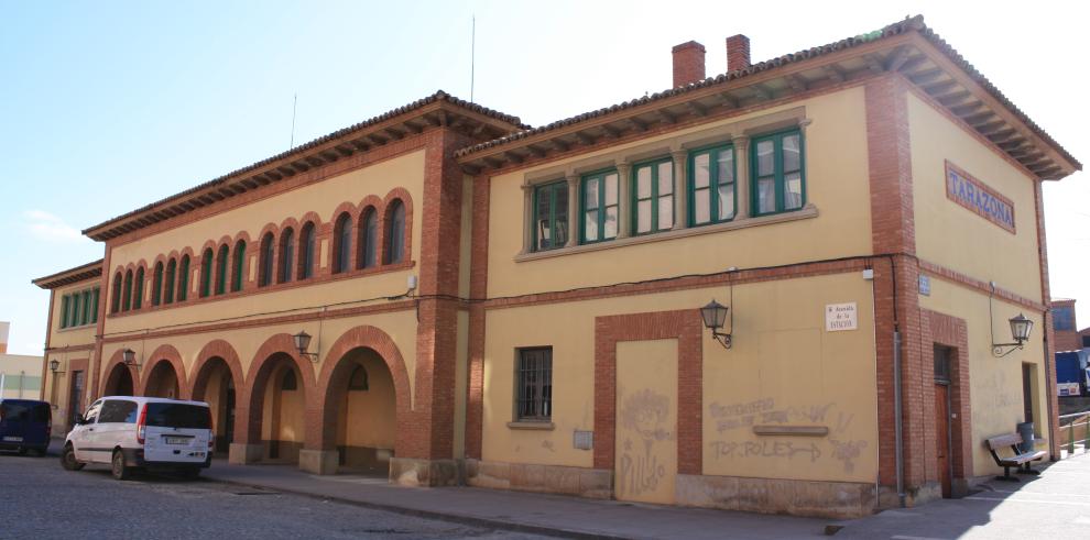 Tarazona Monumental descubre el patrimonio  industrial de la ciudad en una visita a la antigua estación trenes y al intercambiador