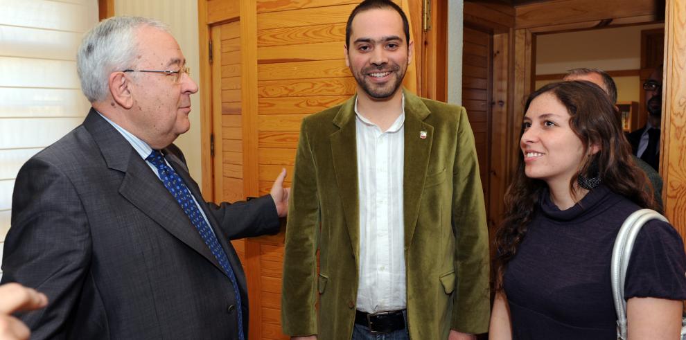 El vicepresidente recibe a jóvenes estudiantes descendientes de aragoneses emigrados a Latinoamérica  
