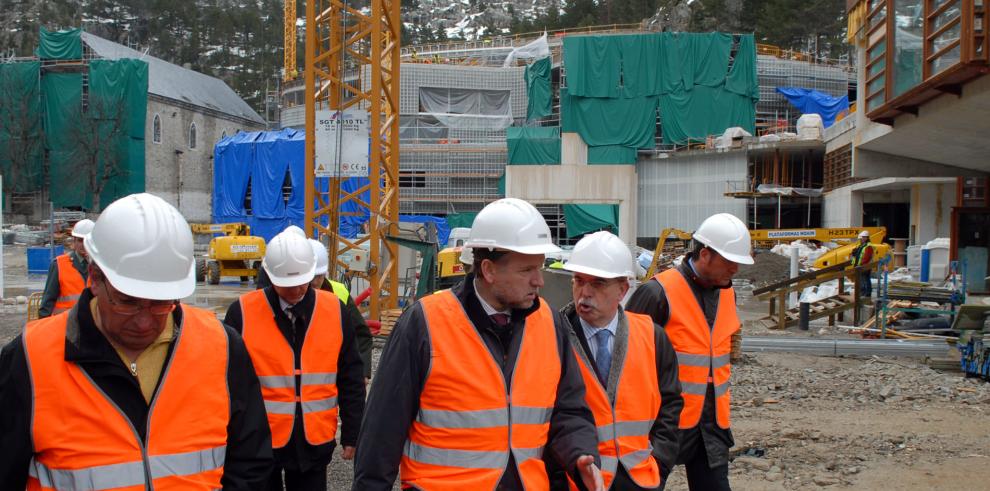 El presidente Marcelino Iglesias visita las obras de rehabilitación del Balneario de Panticosa