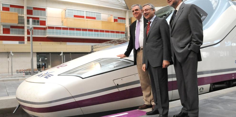 Iglesias acompaña al secretario de Transporte de EEUU en su visita a las instalaciones y a la zona de control de la Estación Delicias de Zaragoza