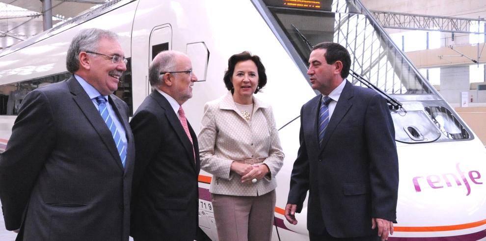 Firma del convenio entre el Gobierno de Aragón y Renfe Operadora para establecer, como novedad, un servicio directo Huesca-Zaragoza-Teruel-Valencia

 

