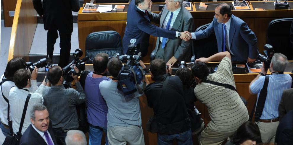 Fotografías de la intervención del presidente de Aragón en el debate de política general o del estado de la Comunidad Autónoma 2009