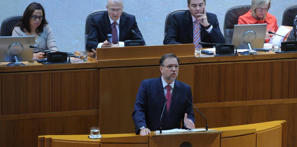 Fotografías de la intervención del presidente de Aragón en el debate de política general o del estado de la Comunidad Autónoma 2009