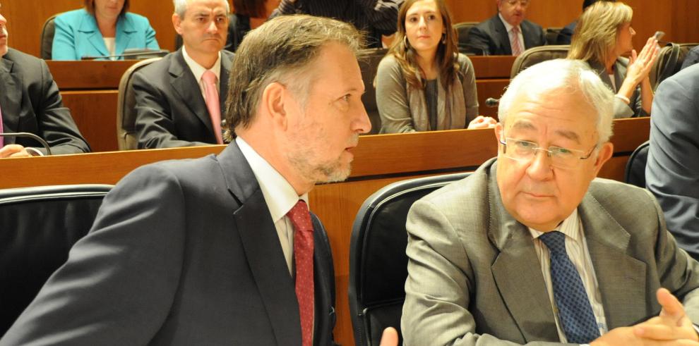 Fotografías de la intervención del presidente de Aragón en el debate de política general o del estado de la Comunidad Autónoma 2009