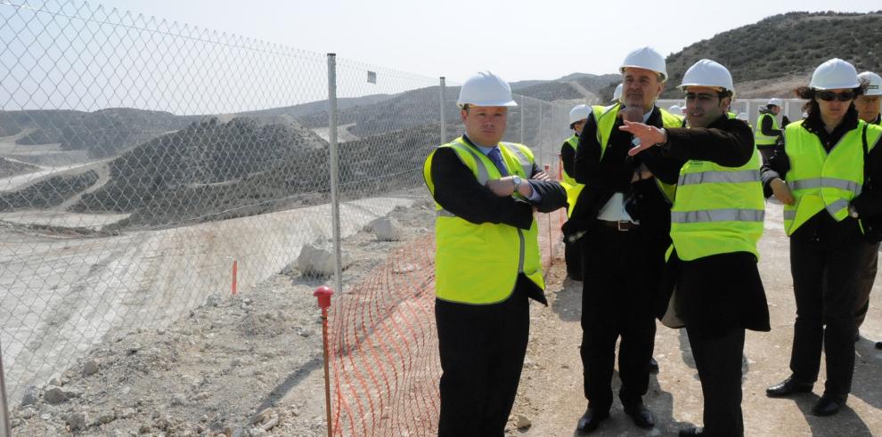 Alfredo Boné visita las obras del vertedero de residuos industriales no peligrosos que dará servicio al área de Zaragoza durante 25 años