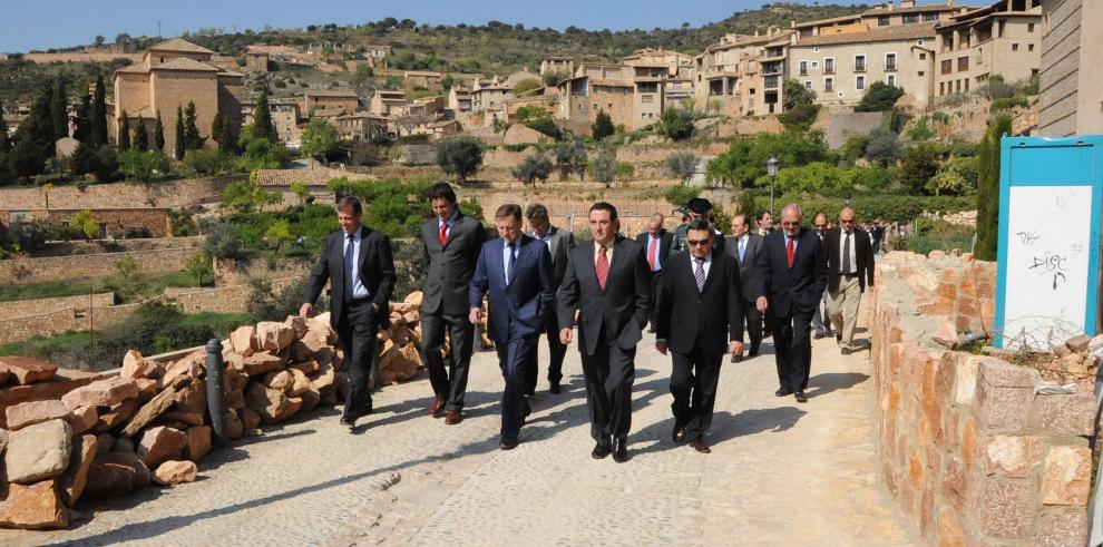 Marcelino Iglesias: ¿El acondicionamiento del Eje del Vero contribuirá a desenclavar todos los pueblos de la Sierra de Guara e impulsará el desarrollo turístico del Somontano¿