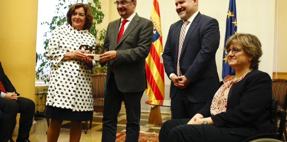 El movimiento de la discapacidad en España entrega el premio al Gobierno de Aragón por la regulación legal del concierto social