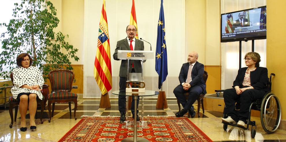 El movimiento de la discapacidad en España entrega el premio al Gobierno de Aragón por la regulación legal del concierto social