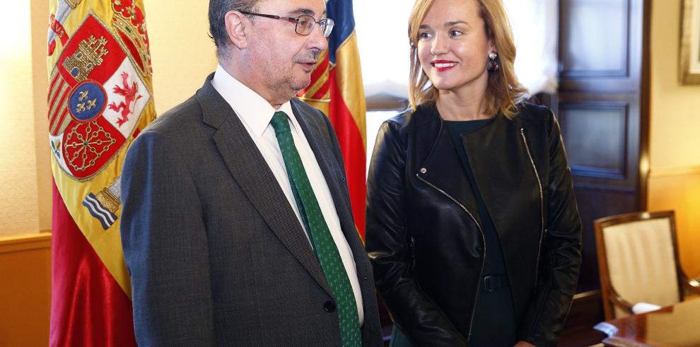 Lambán recibe a la nueva delegada del Gobierno en Aragón, Pilar Alegría