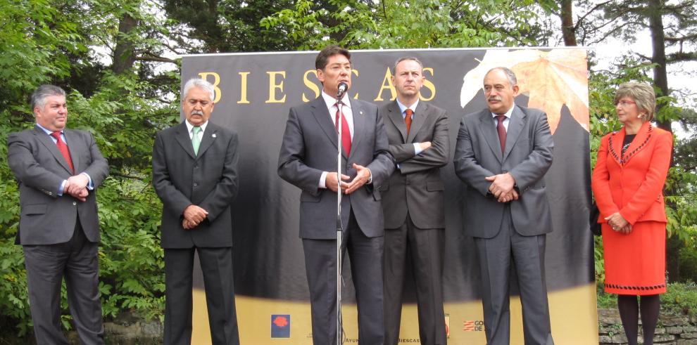 El consejero de Industria inaugura la Feria de Otoño de Biescas 