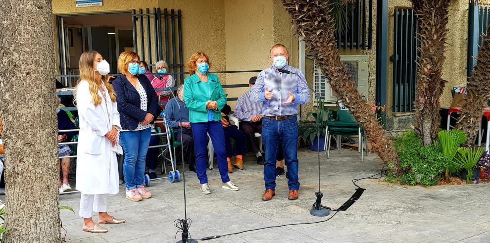 Las mascarillas dejan de ser obligatorias para los residentes vacunados dentro de los centros de mayores o de personas con discapacidad