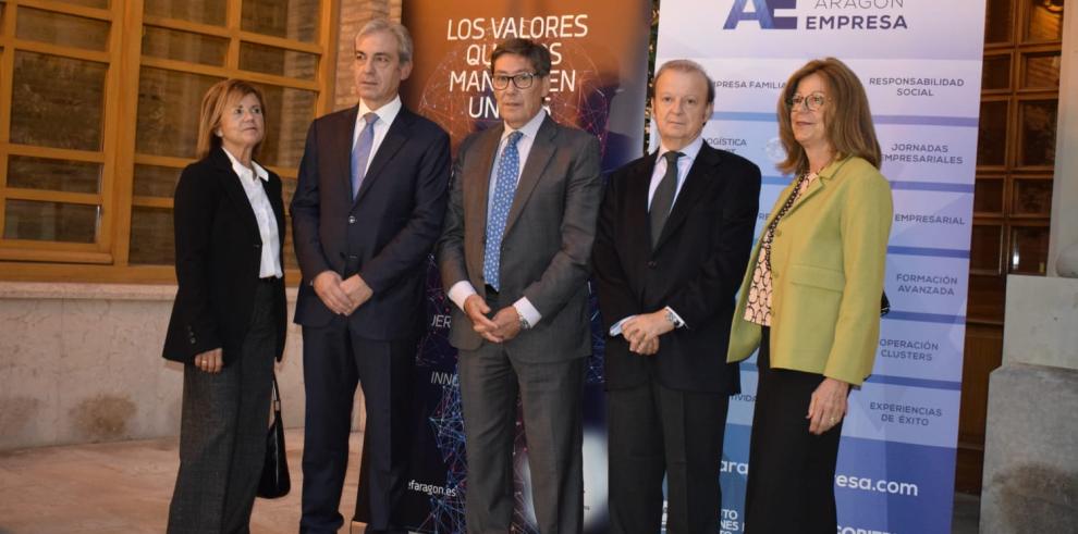 El Gobierno de Aragón y AEFA reconocen en AB Energía y Ribawood la labor de las empresas familiares