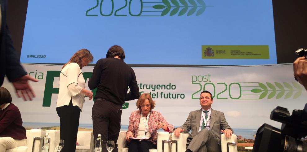 Olona advierte del riesgo de garantizar la renta agraria mediante seguros